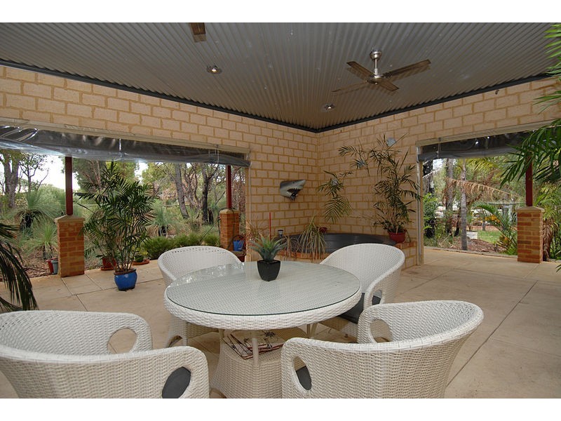 16 Harbour Elbow, Banksia Grove WA 6031