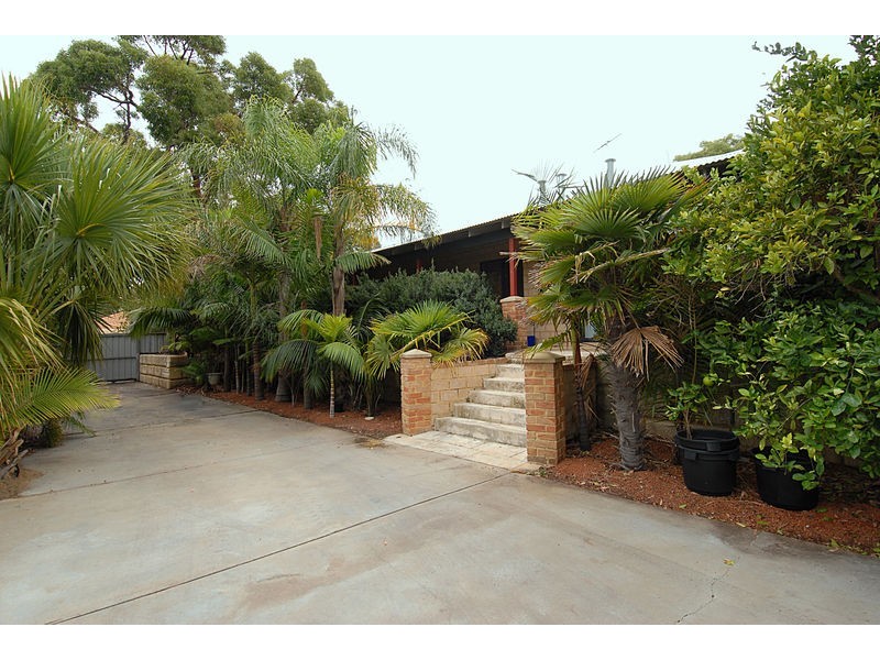 16 Harbour Elbow, Banksia Grove WA 6031