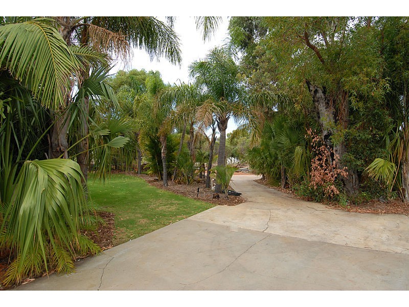 16 Harbour Elbow, Banksia Grove WA 6031