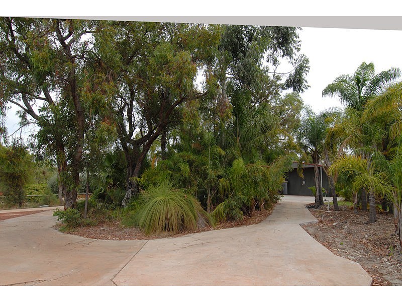 16 Harbour Elbow, Banksia Grove WA 6031