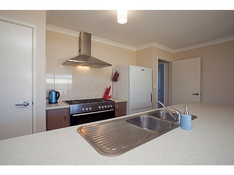 9 Serrata Road, Banksia Grove WA 6031