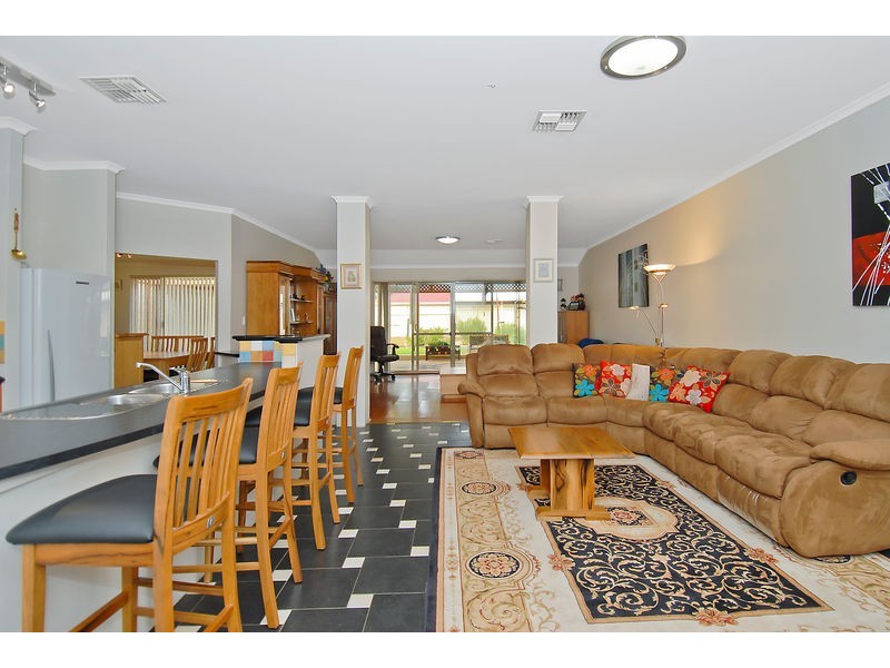 17 Harling Way, Bullsbrook WA 6084