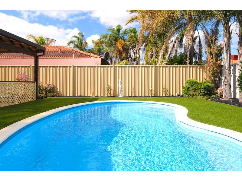 24 Mallina Circuit, Carramar WA 6031