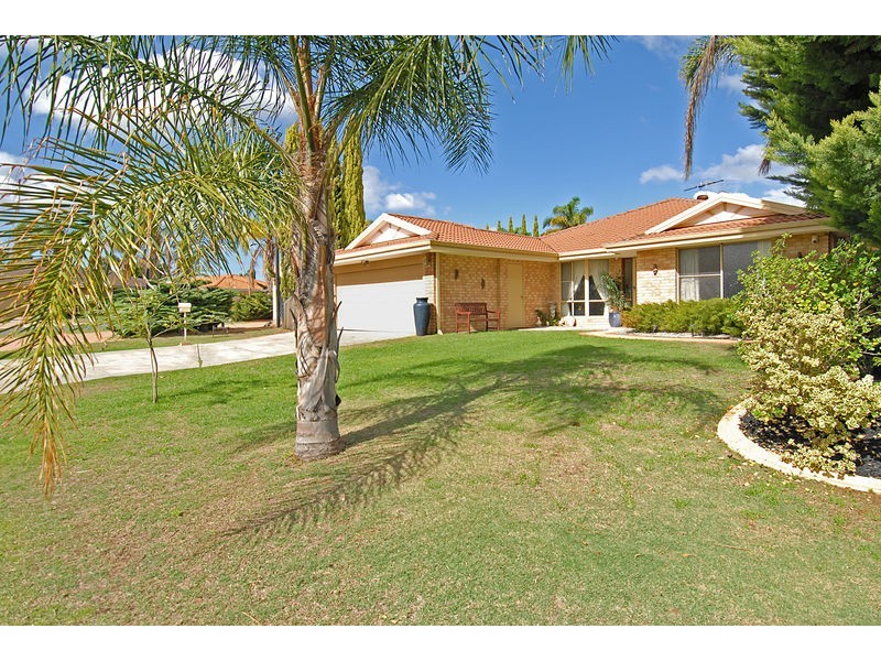 24 Mallina Circuit, Carramar WA 6031