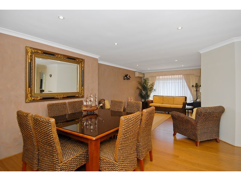 24 Mallina Circuit, Carramar WA 6031