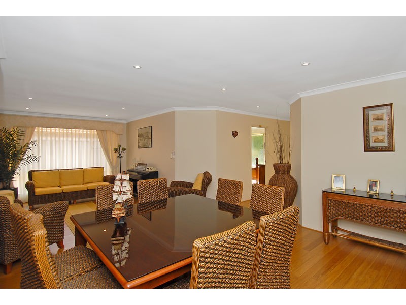 24 Mallina Circuit, Carramar WA 6031