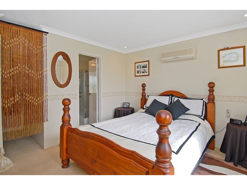 24 Mallina Circuit, Carramar WA 6031