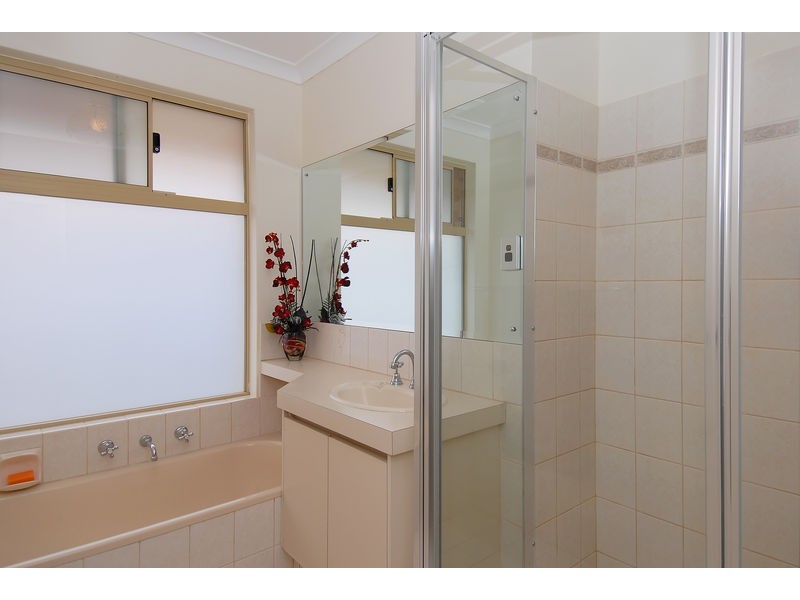 24 Mallina Circuit, Carramar WA 6031