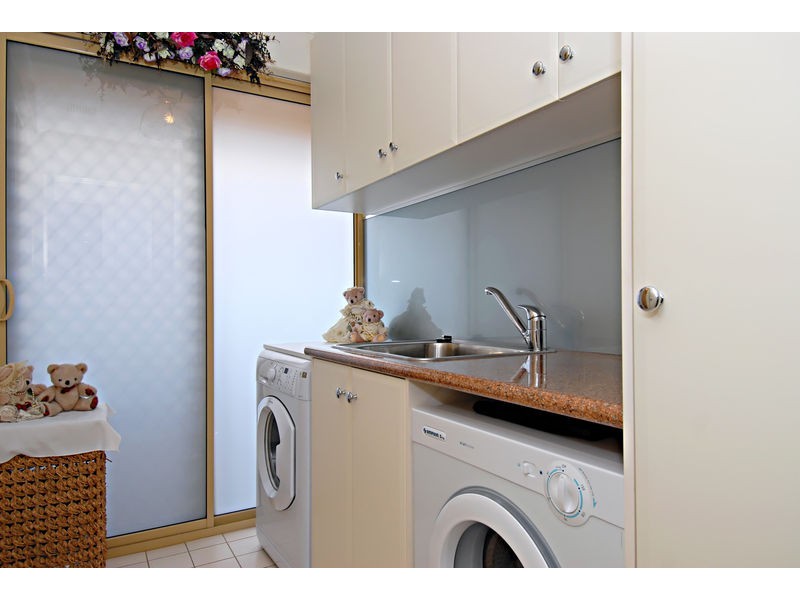 24 Mallina Circuit, Carramar WA 6031