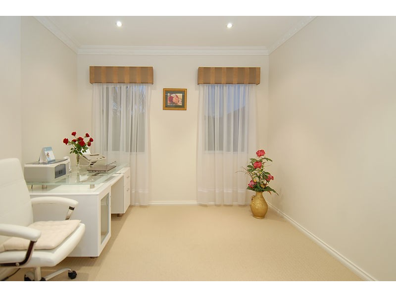 6 Lairbeck Street, Darch WA 6065