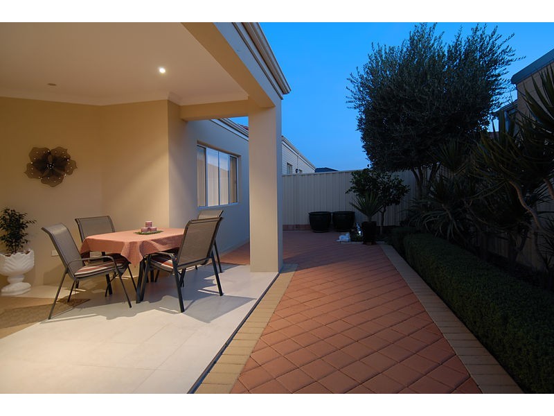 6 Lairbeck Street, Darch WA 6065