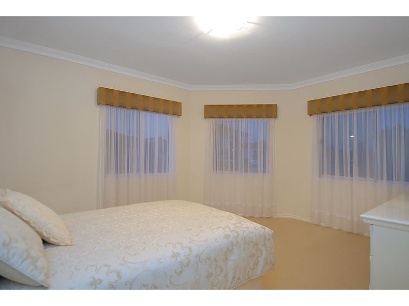 6 Lairbeck Street, Darch WA 6065