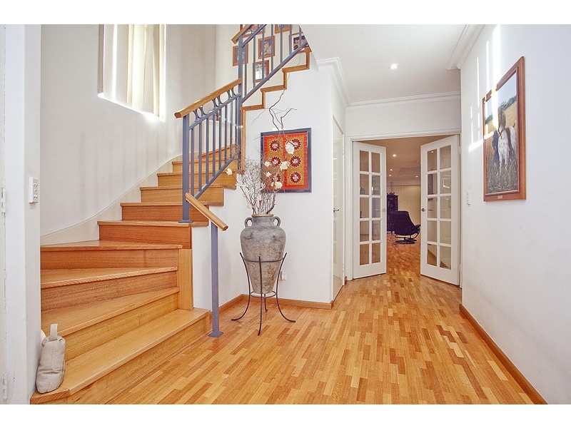 9a Somerton Road, Karrinyup WA 6018