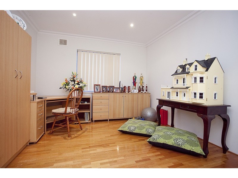 9a Somerton Road, Karrinyup WA 6018