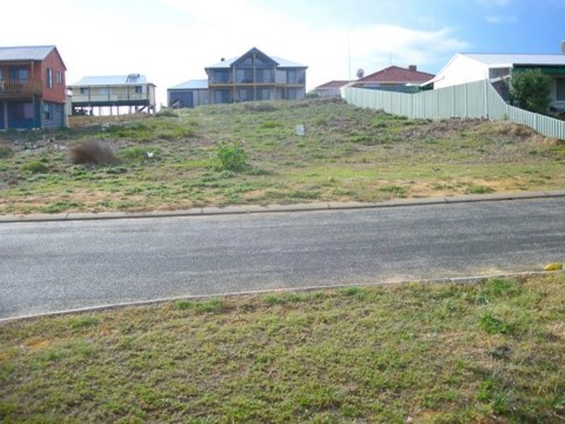 18 Larwood Elbow, Seabird WA 6042