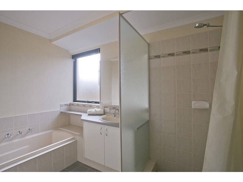 4 Cozens Road, Tapping WA 6065