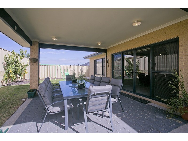 4 Cozens Road, Tapping WA 6065