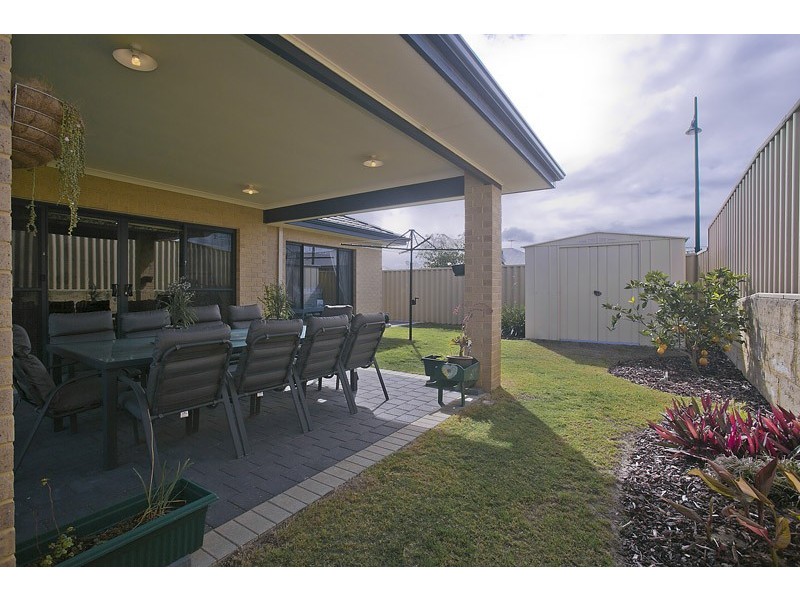 4 Cozens Road, Tapping WA 6065