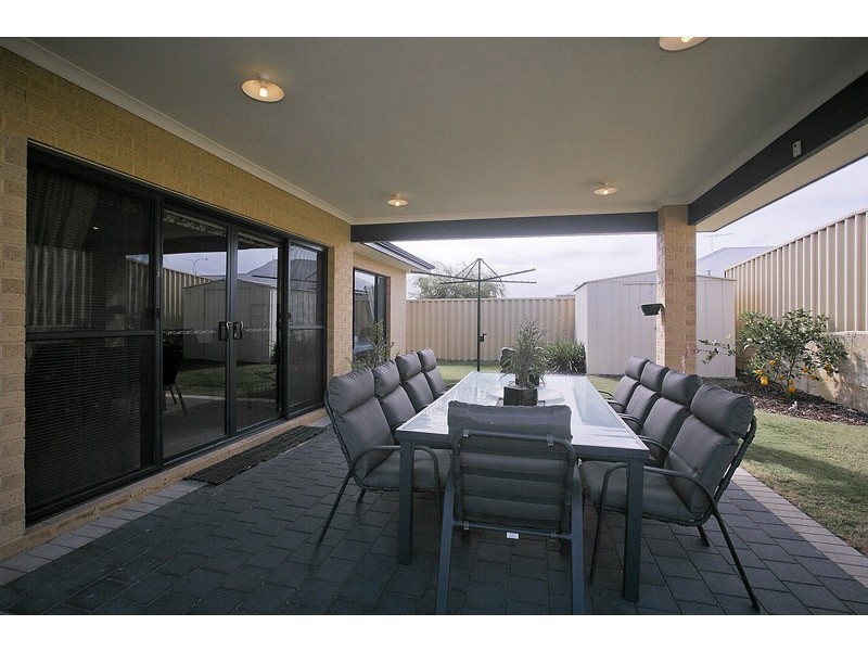 4 Cozens Road, Tapping WA 6065