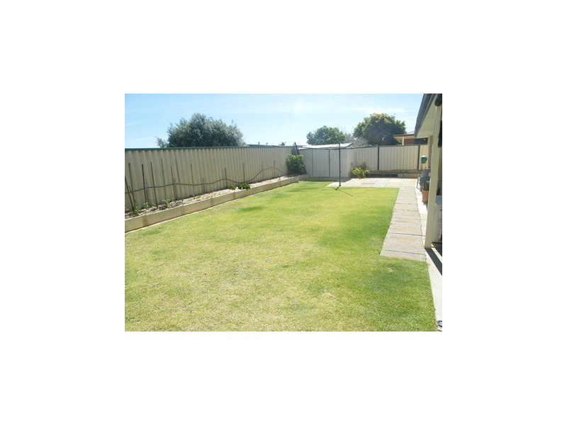 15 Gungurru Avenue, Hocking WA 6065