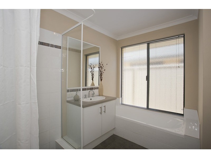 5 Speranza Parkway, Sinagra WA 6065