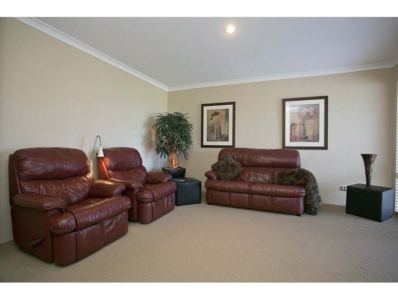 5 Speranza Parkway, Sinagra WA 6065