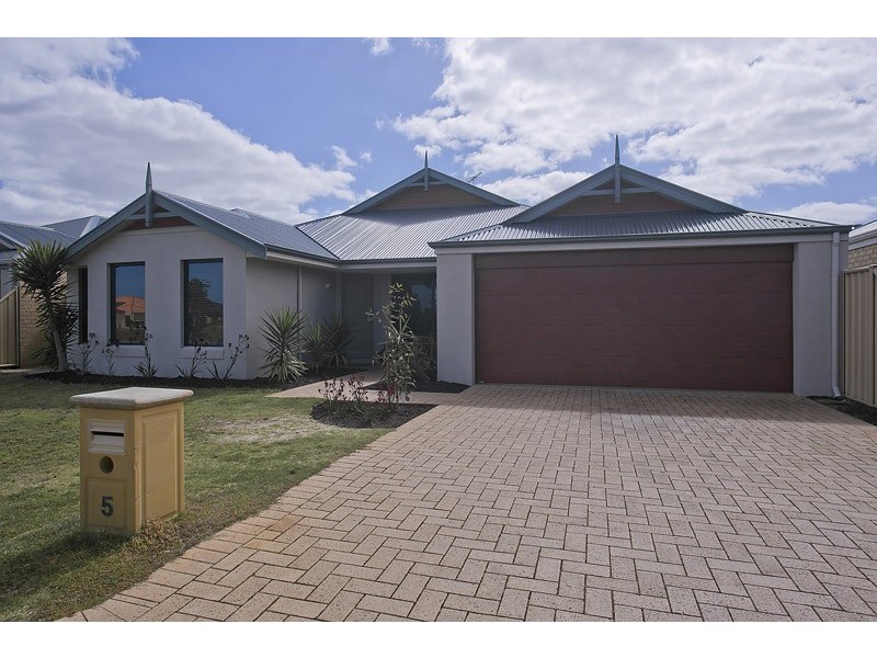 5 Speranza Parkway, Sinagra WA 6065