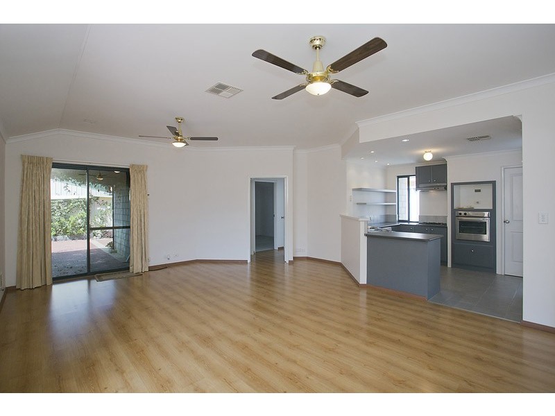 9/10 Siderno Rise, Hocking WA 6065