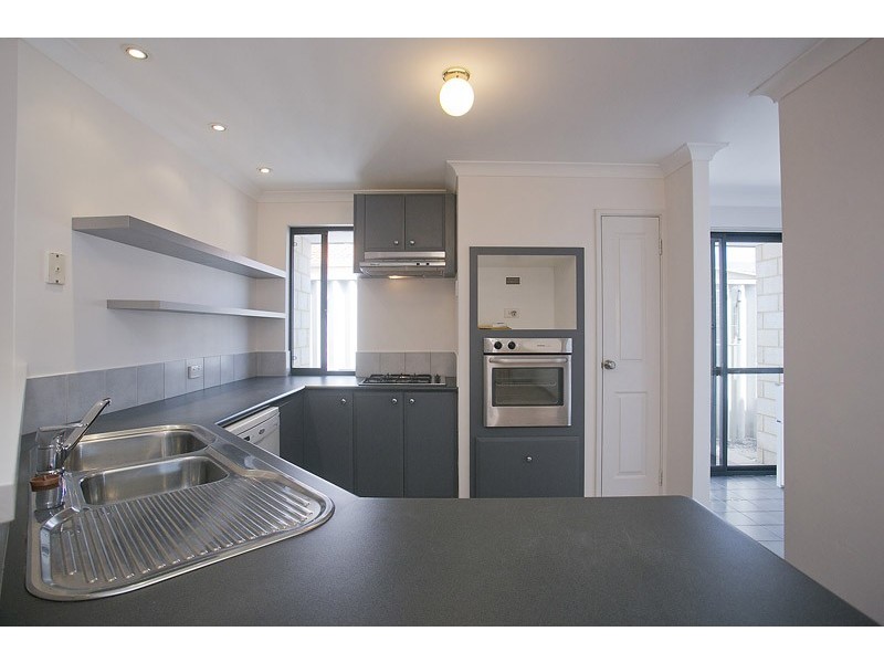 9/10 Siderno Rise, Hocking WA 6065