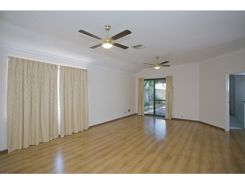 9/10 Siderno Rise, Hocking WA 6065