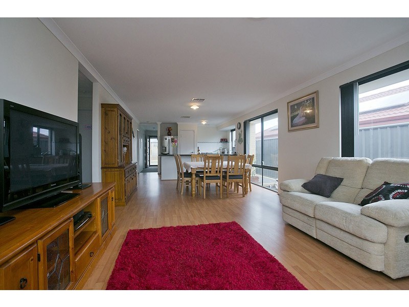 18 Splendens Avenue, Banksia Grove WA 6031