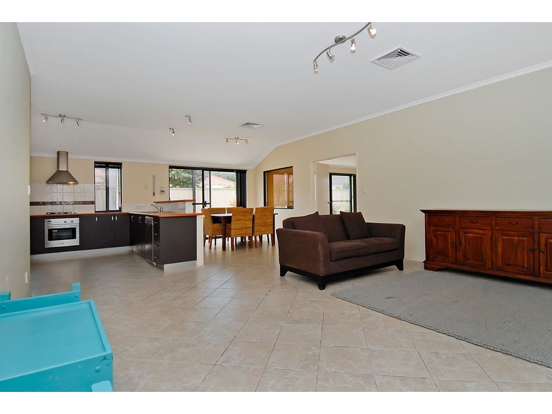 6 San Teodoro Avenue, Sinagra WA 6065