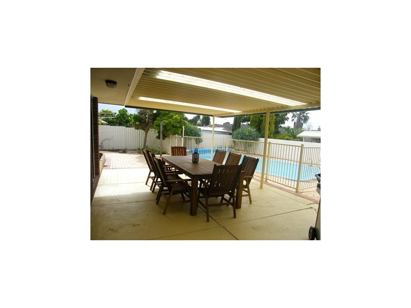 5 Savoir Court, Craigie WA 6025