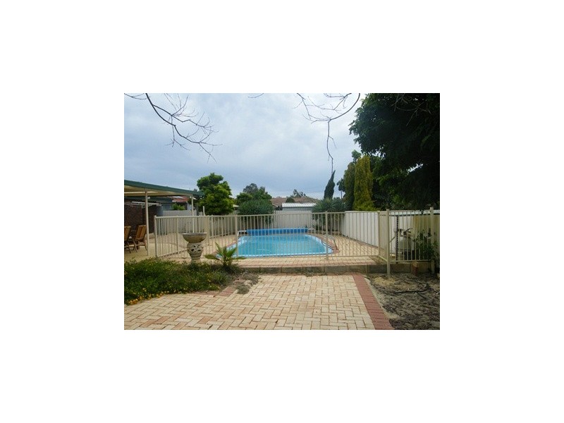 5 Savoir Court, Craigie WA 6025