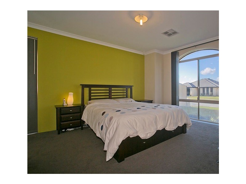 10 Rometta Way, Sinagra WA 6065