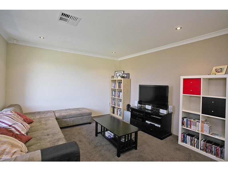 10 Rometta Way, Sinagra WA 6065