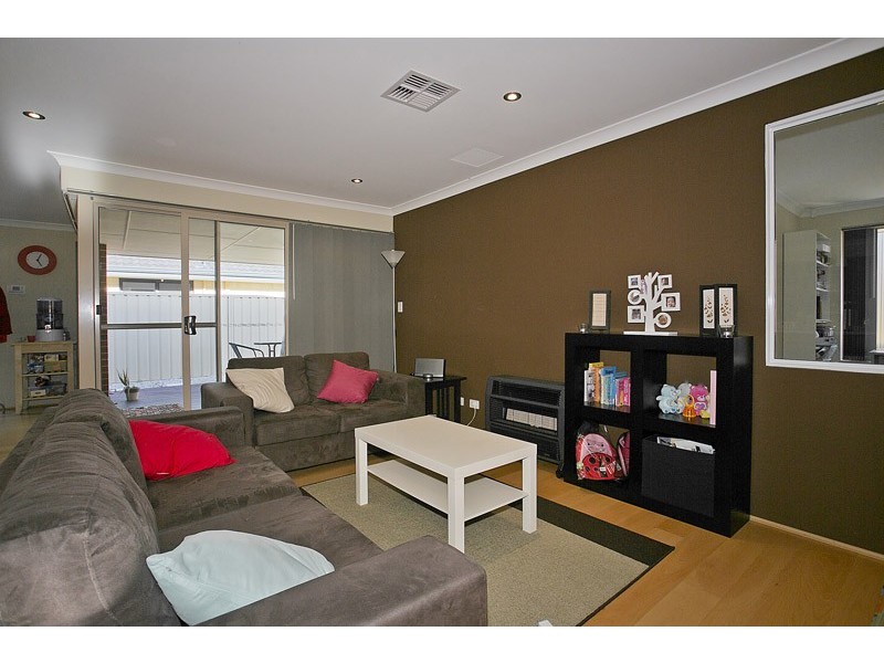 10 Rometta Way, Sinagra WA 6065