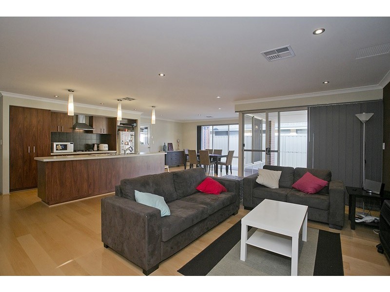 10 Rometta Way, Sinagra WA 6065