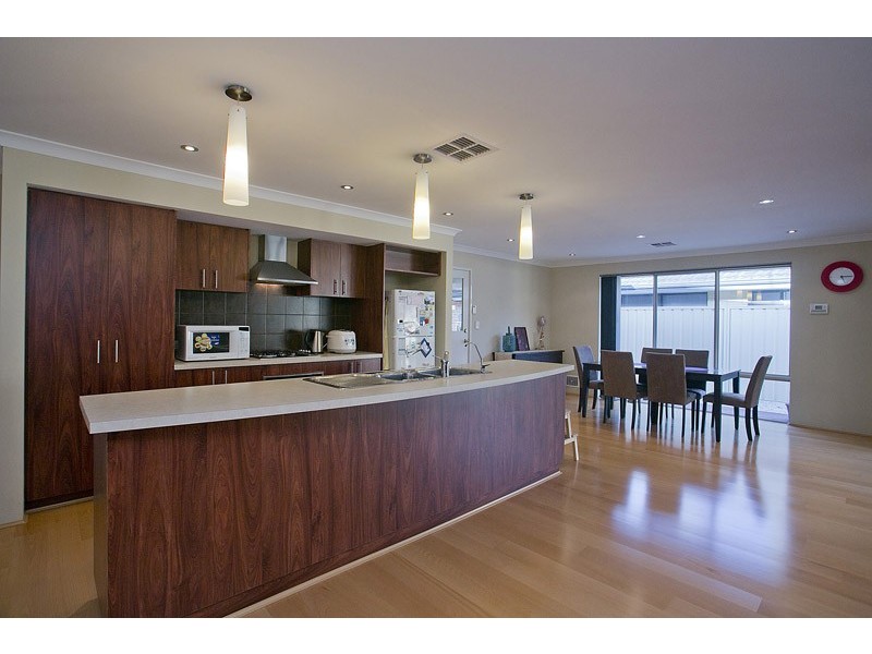 10 Rometta Way, Sinagra WA 6065