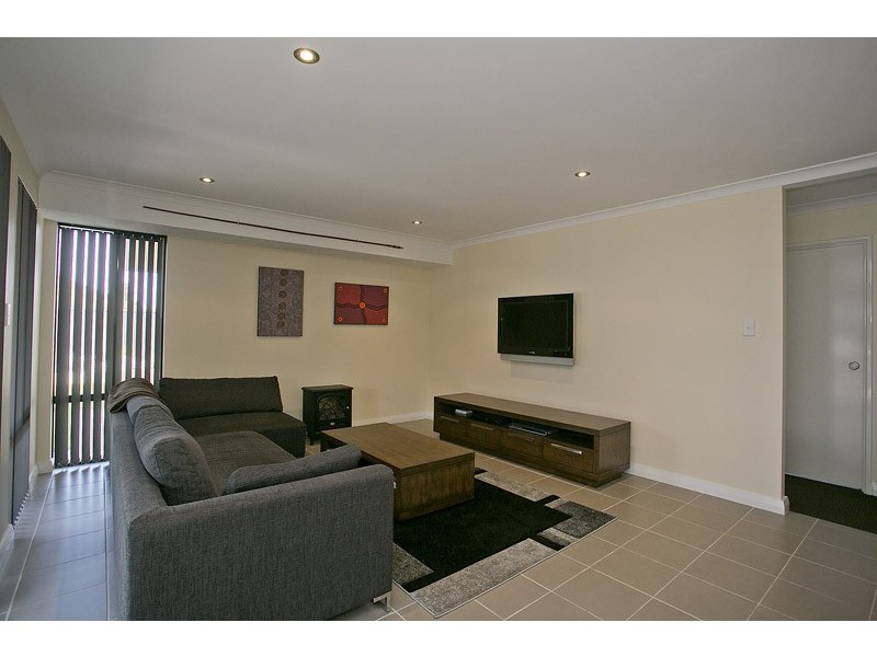 9 Girramay Road, Banksia Grove WA 6031