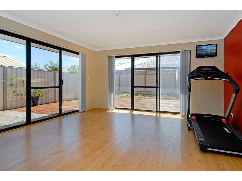 12 San Teodoro Ave, Sinagra WA 6065