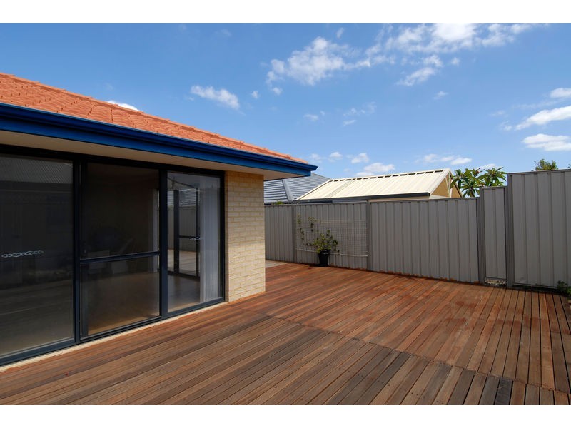 12 San Teodoro Ave, Sinagra WA 6065