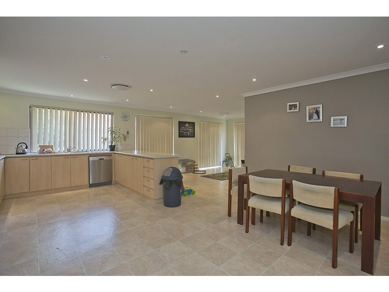 17 Dentata Street, Banksia Grove WA 6031