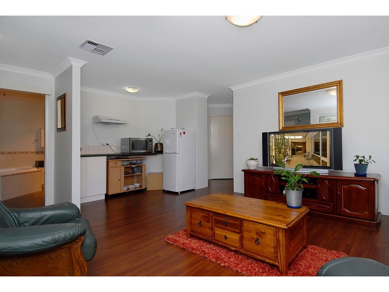 15 Carosa Road, Tapping WA 6065