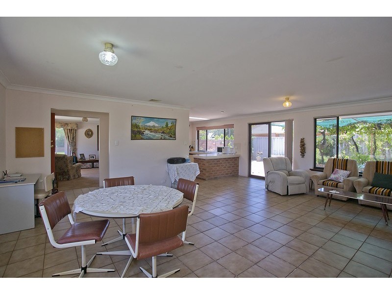 8 Pinnelli Road, Wanneroo WA 6065