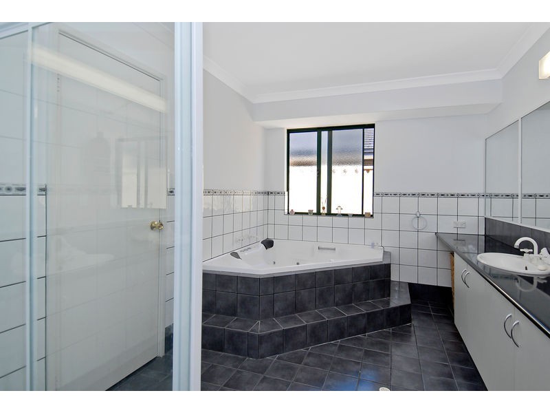 17 Hennessy Drive, Ashby WA 6065