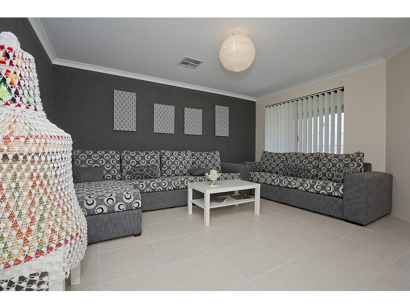 11 Condro Bend, Sinagra WA 6065