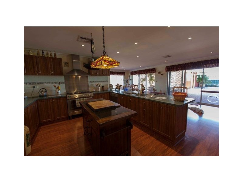 6 Ballad Crescent, Bullsbrook WA 6084