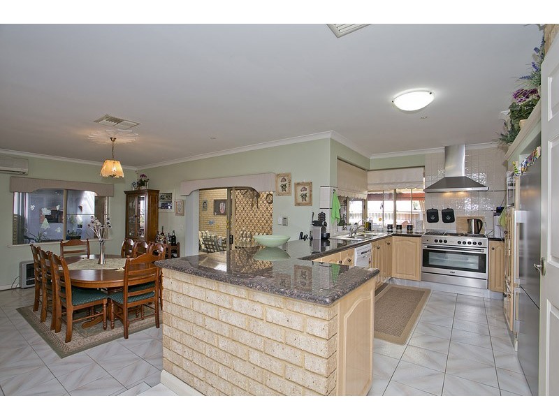 14 Penshurst Street, Marangaroo WA 6064