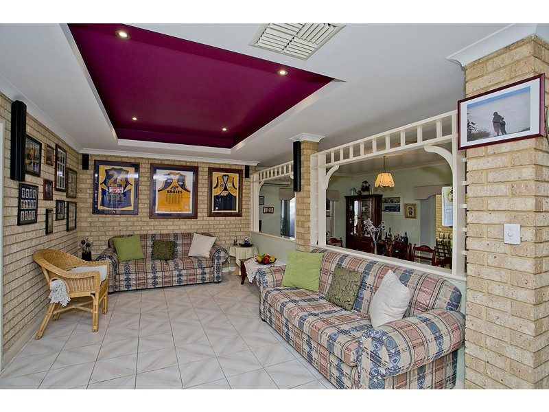 14 Penshurst Street, Marangaroo WA 6064